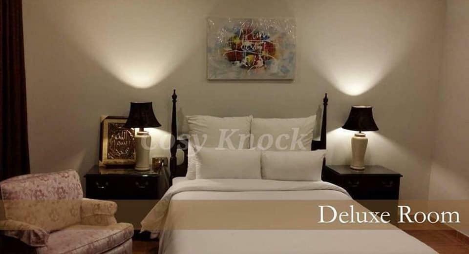 מורי Cosy Knock Hotel מראה חיצוני תמונה